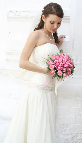 Při pohledu na kytice nevěsty Royalty Free Stock Fotografie