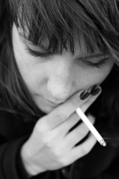 Smoking woman — Stock Photo, Image