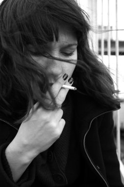 Sigara sinir kadın