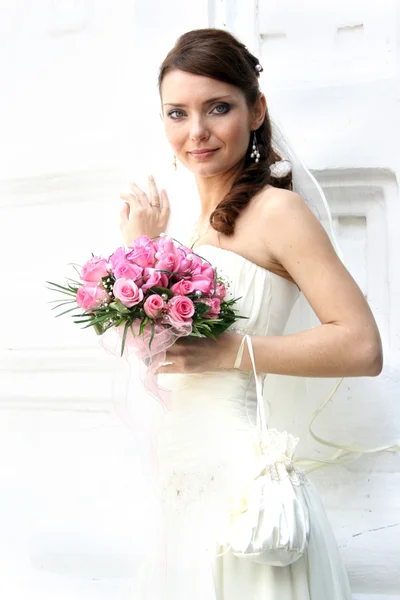 Mariée avec bouquet — Photo