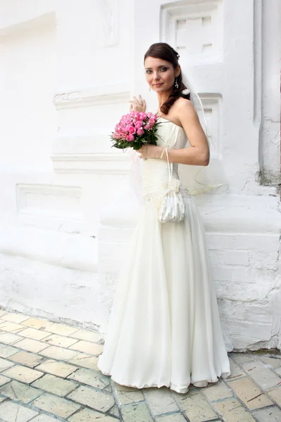 Lovely bride with bouquet from roses — Stock Photo, Image