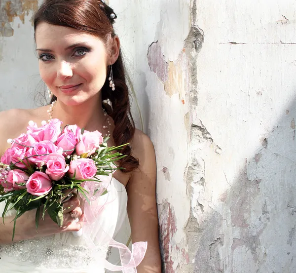 Lovely bride with bouquet — Stock Photo, Image