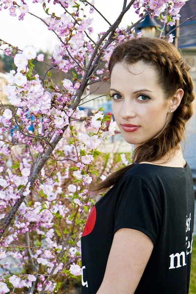 Jovem mulher bonita — Fotografia de Stock