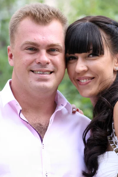 Happy bride and groom — Stock Photo, Image