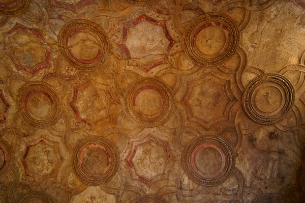 Decoratieve pleisterwerk plafond van een termijn in pompeii — Stockfoto