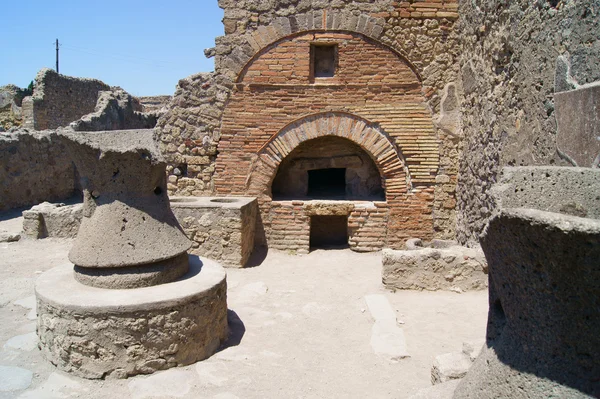 Eski değirmen ve pompeii bir fırında