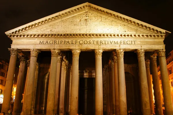 La facciata del Pantheon Romano di notte — Foto Stock