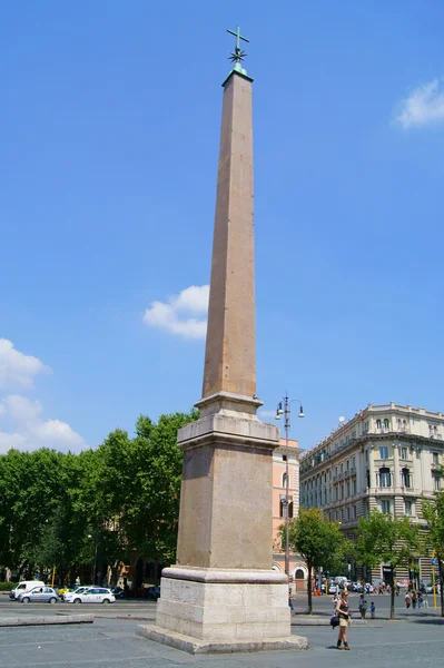 Obelisk v piazza santa maria maggiore — Stock fotografie