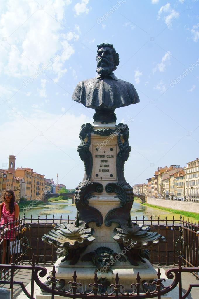 Statue of Benvenuto Cellini in Florence