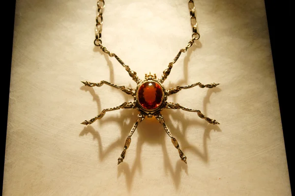 Collier en forme d'araignée — Photo