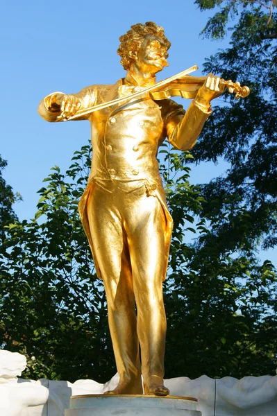Złoty posąg johann strauss — Zdjęcie stockowe