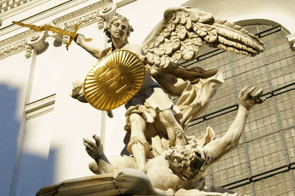 The angel with the golden sword — Stock Photo, Image