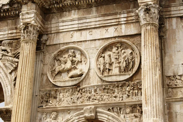 Triumphal arch in Rome — Stock Photo, Image