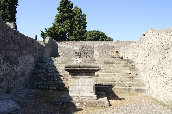 Antiker Altar — Stockfoto