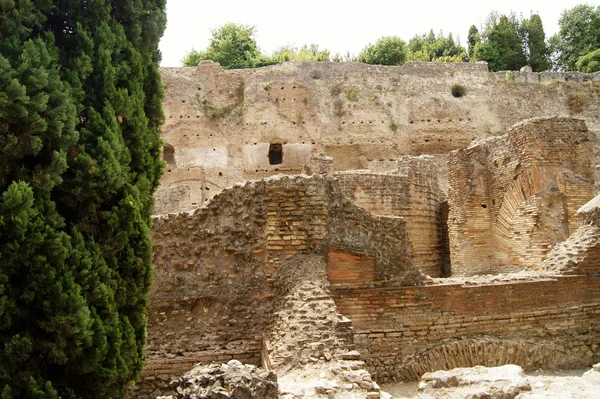 Roman ruins — Stock Photo, Image