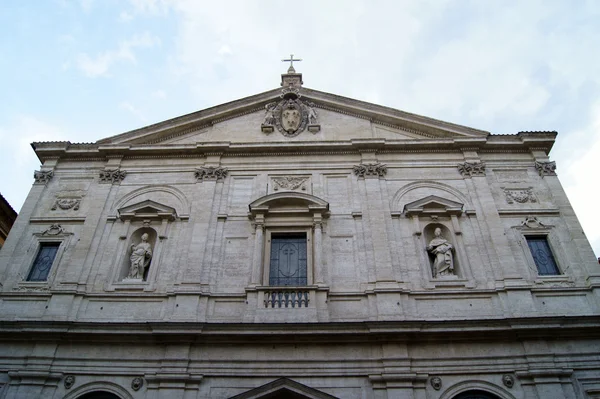 De gevel van een Romeinse tempel — Stockfoto