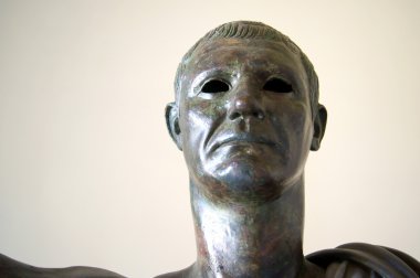 Antik bronz heykel