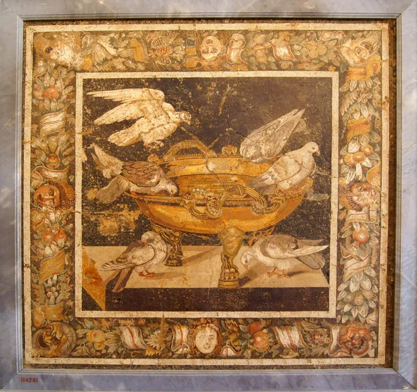 Мозаїка з голубами з Помпеї Стокове Фото