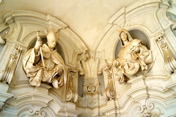Marble statues in the Neapolitan convent — Stock Photo, Image