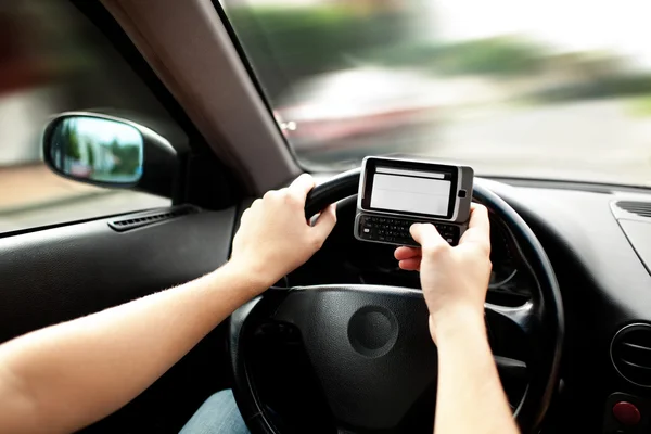 Texting durante a condução — Fotografia de Stock