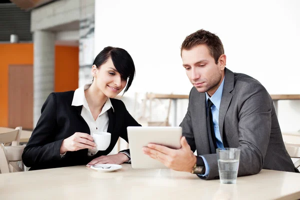 Incontro di lavoro con tablet digitale — Foto Stock