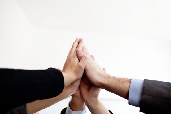 Бизнес объединяет руки
