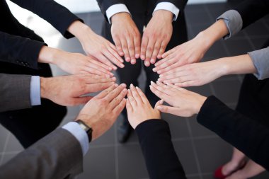 eller katılarak iş