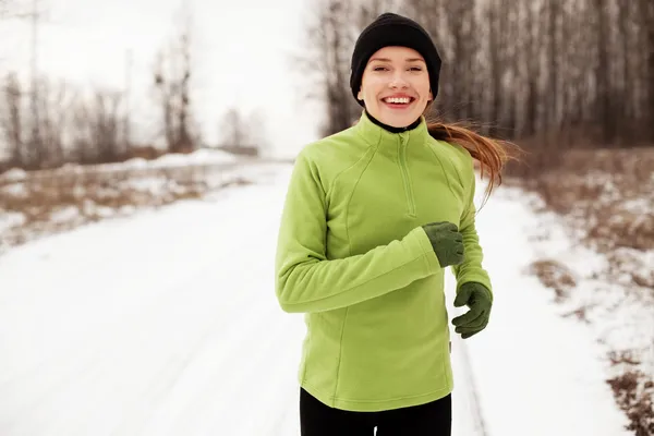 Donna che corre in inverno — Foto Stock