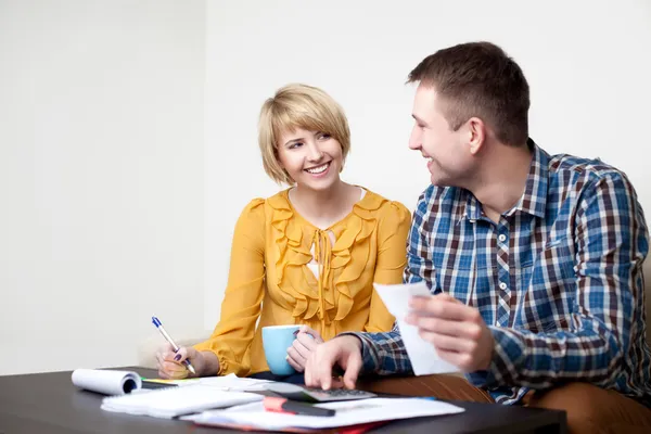 Happy young couple paying bills — Stock Photo, Image