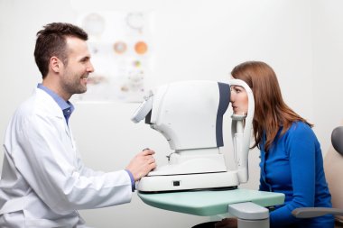 Visiting optometris clipart