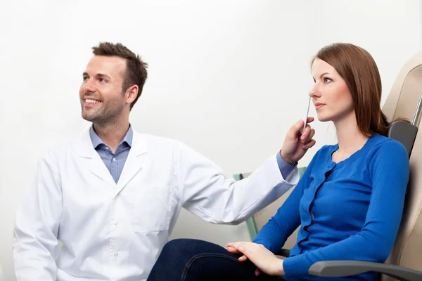 Optometrist at work — Stok fotoğraf