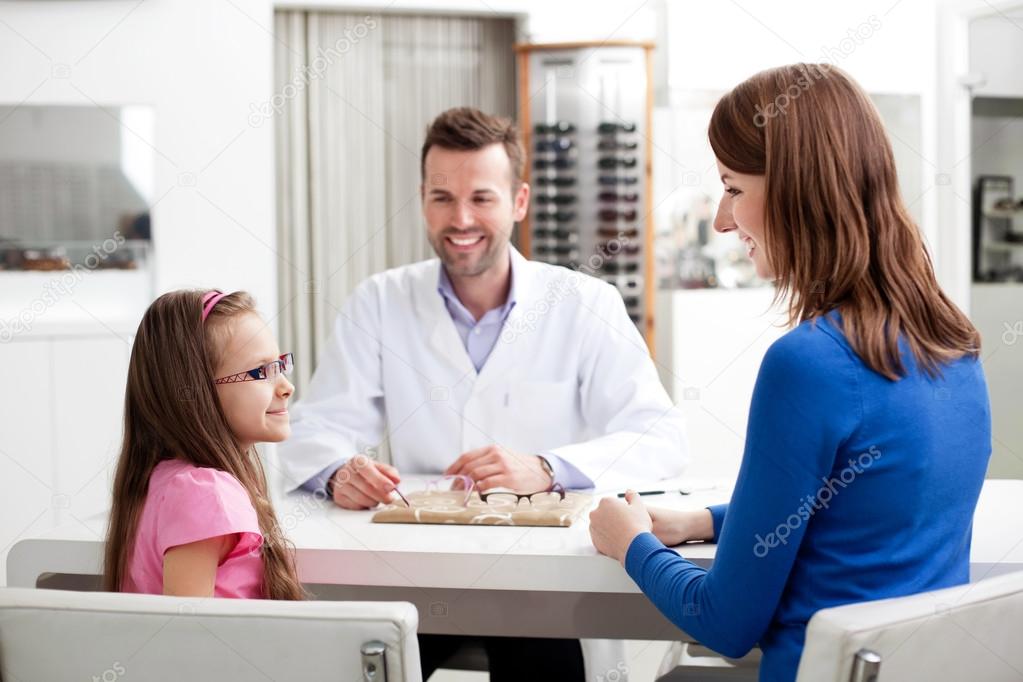 Buying new eyeglasses. — Stock Photo © baranq 25792719
