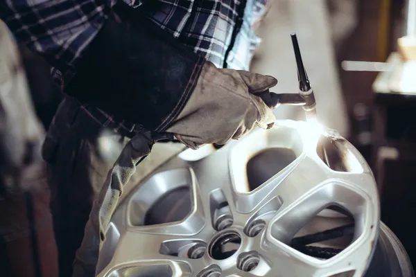 Reparatur der Leichtmetallräder — Stockfoto