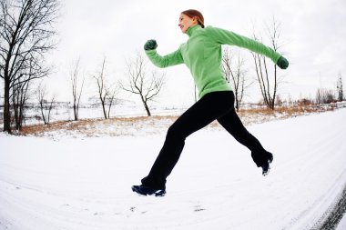 Kış aylarında çalışan eğitim kadın