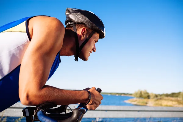 Triatleta de bicicleta de bicicleta — Fotografia de Stock