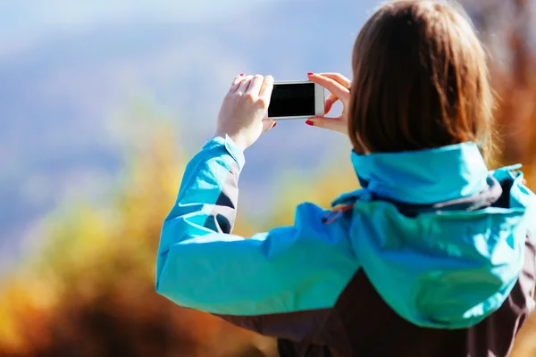 Tager billeder med smartphone - Stock-foto