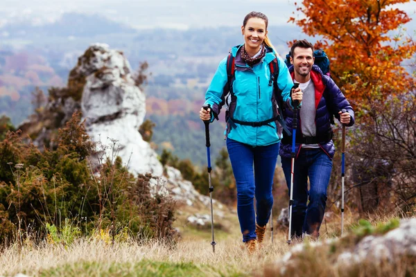 Paar camping — Stockfoto