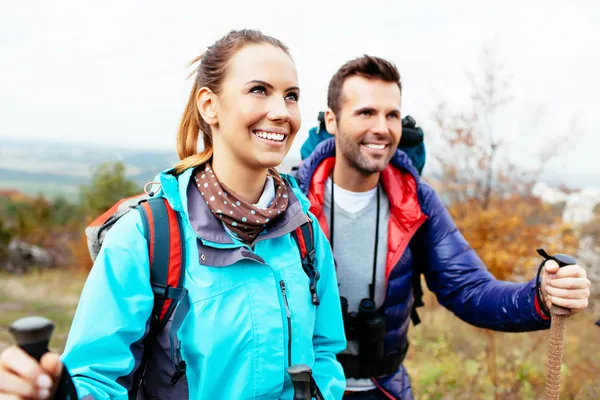 Vrienden wandelen — Stockfoto