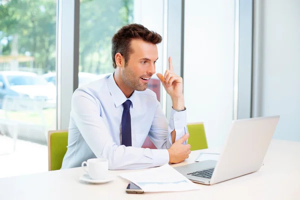 El hombre de negocios tiene una gran idea — Foto de Stock