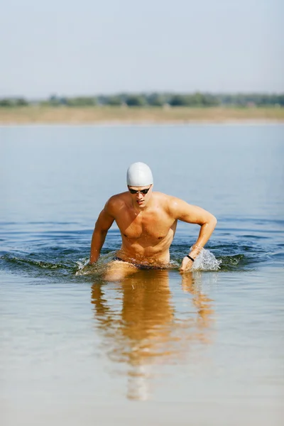 Triathlete running out of water — Stock Photo, Image