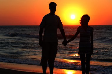 sevgi dolu çift kucaklayan