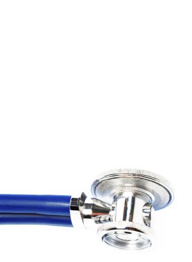 beyaz zemin üzerine stetoskop