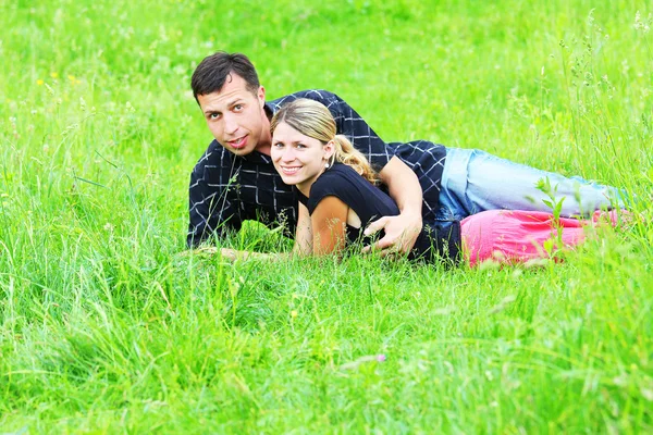 Couple in love on the field — Stock Photo, Image