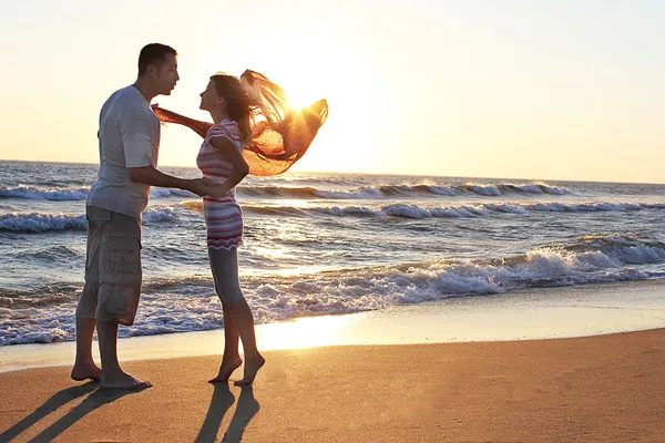 Una joven pareja enamorada — Foto de Stock