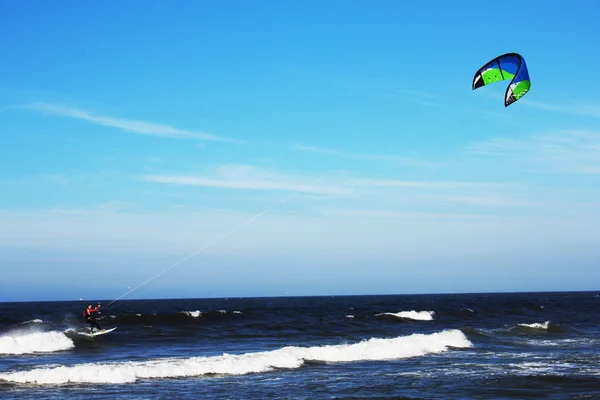 Surfista no mar — Fotografia de Stock