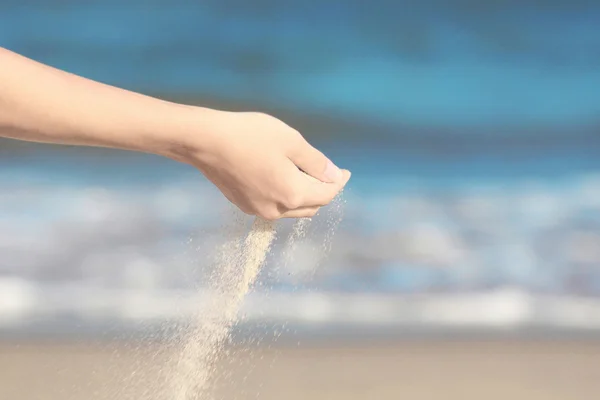 Hand poured sand — Stock Photo, Image