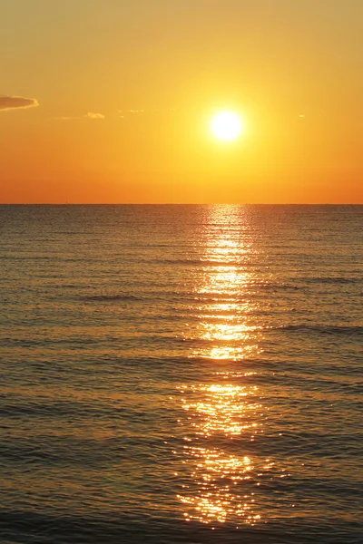 Sonnenaufgang auf dem Meer — Stockfoto