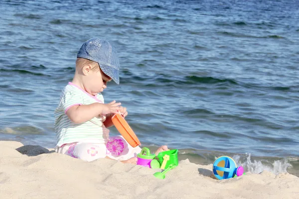 Barn på stranden — Stockfoto