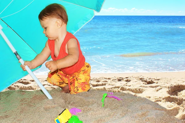 Child on the shore — Stock Photo, Image