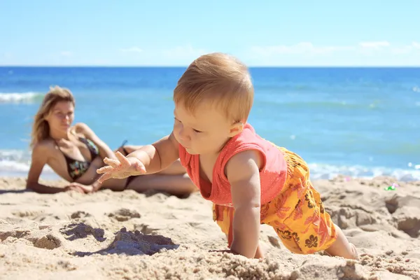 Child on the shore — Stock Photo, Image